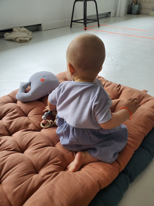 robe enfant éponge bleue upcycling coupe oversize confortable pratique vêtement enfant écoresponsable made in france