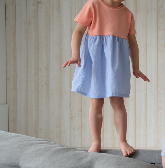 robe enfant éponge rose upcycling coupe oversize confortable pratique vêtement enfant écoresponsable made in france